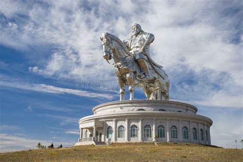 Le Musée du Mausolée de Genghis Khan : Un Monument Imperiaux et une Fenêtre sur l'Histoire Mongol !