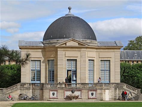  Le Pavillon de l'Or Fin: Un Trésor d'Architecture et de Poésie Paysagère !