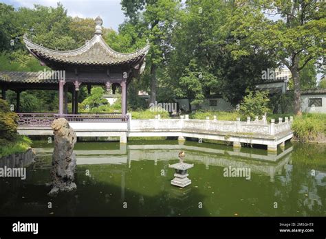  Le Temple de la Paix Céleste: Un havre de sérénité au cœur tumultueux de Tonghua!